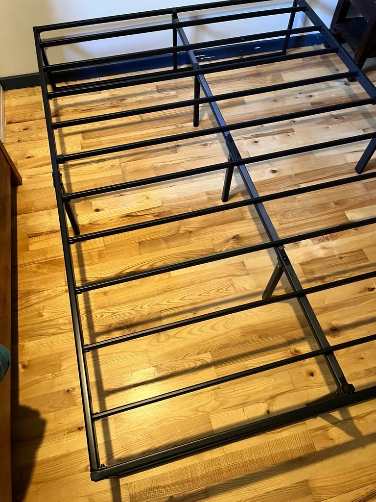 Metal frame double bed 
