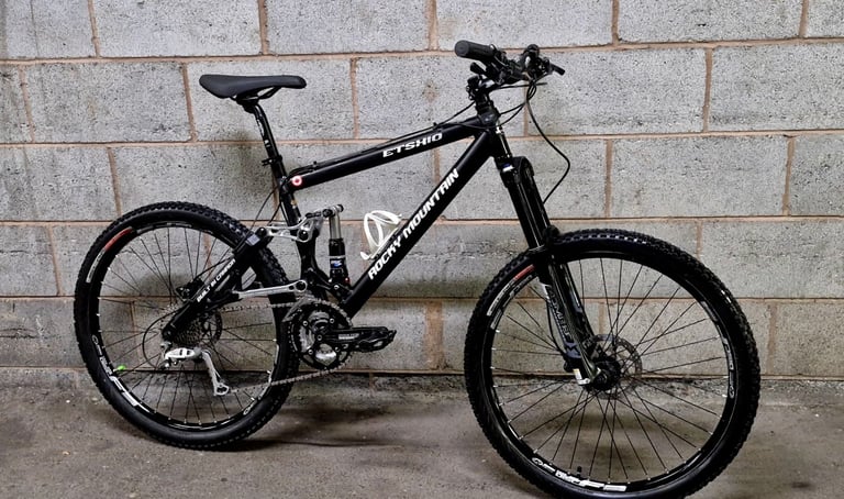 image for MOUNTAIN BIKE ROCKY MOUNTAIN VGC SIZE MEDIUM £350