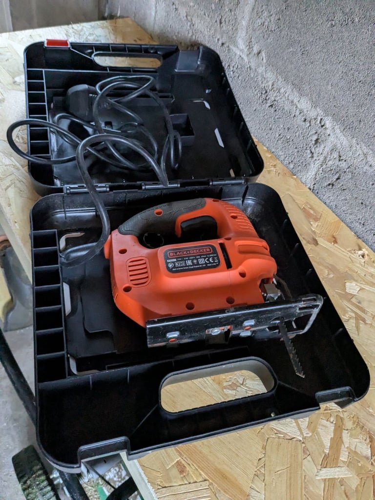 Black and Decker 410w compact corded jigsaw