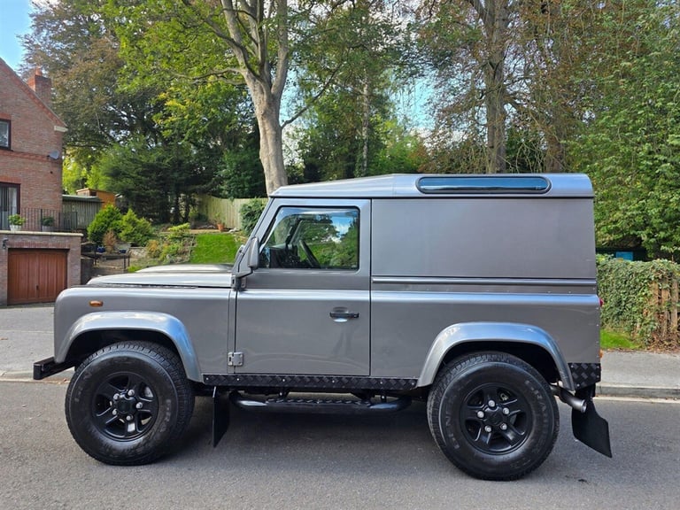 2010 Land Rover Defender 90 2.4 TDCi Hard Top SUV 4WD SWB Euro 4 3dr SUV Diesel Manual