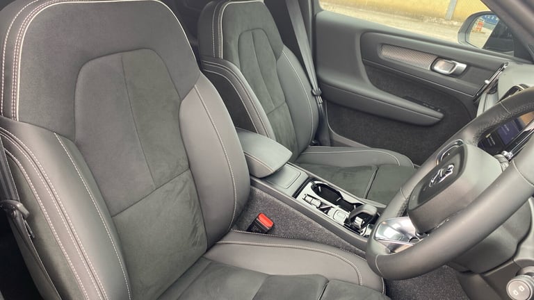 2024 Volvo XC40 2.0 B4P Plus Dark 5dr Auto Petrol Estate Estate Petrol Automatic