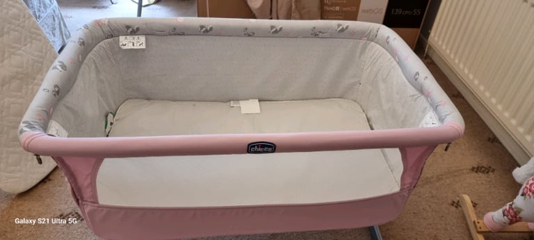 Chicco Next 2 Me Cot and carry case
