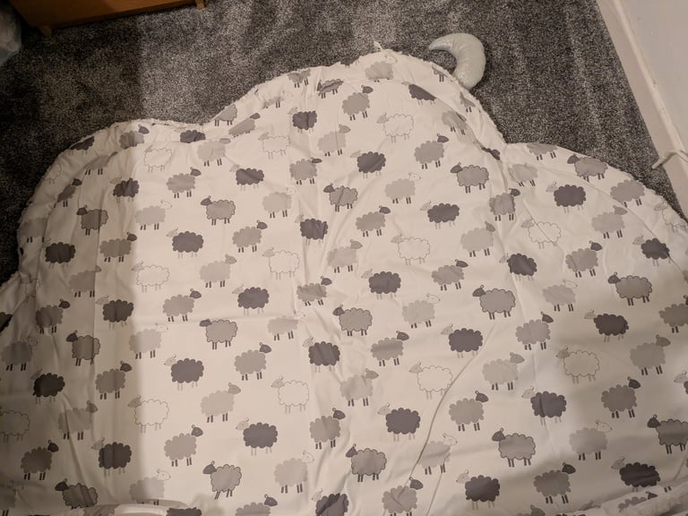 Cuggl Little Sheep Deluxe Playmat, BNWT