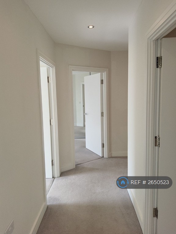 2 bedroom flat in Osprey House, Reading, RG2 (2 bed) (#2650523)