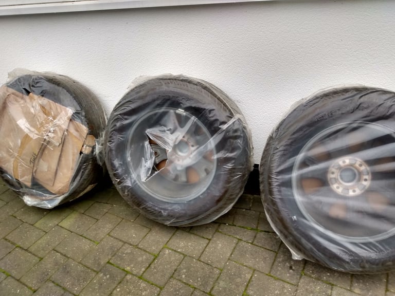 Ford Ranger Wildtrak 18” Alloy Wheels & Tyres Removed From Brand New Vehicle