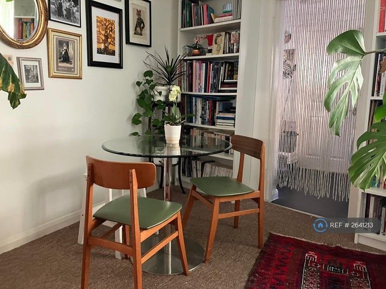 2 bedroom flat in Church Passage, Barnet, EN5 (2 bed) (#2641213)