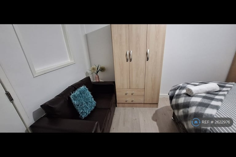 2 bedroom flat in Warwickhill Road, Kilmarnock, KA1 (2 bed) (#2622976)