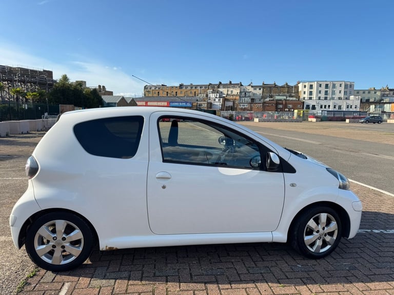 2011 Toyota AYGO 1.0 VVT-i Go 3dr HATCHBACK Petrol Manual