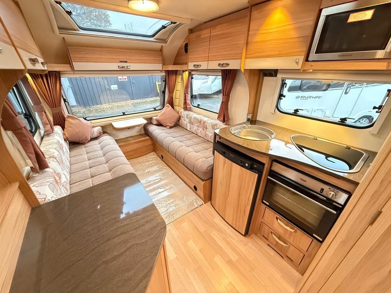 BAILEY PURSUIT 400-2 LIGHT WEIGHT CARAVAN WITH AUTO MOVER ..............NOW SOLD