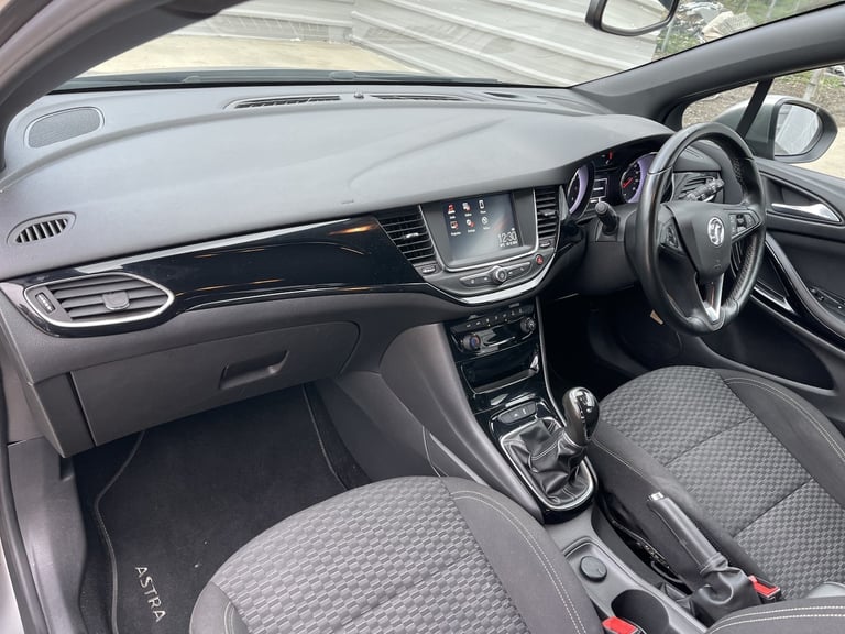 VAUXHALL ASTRA 1.4 i SRi 2017