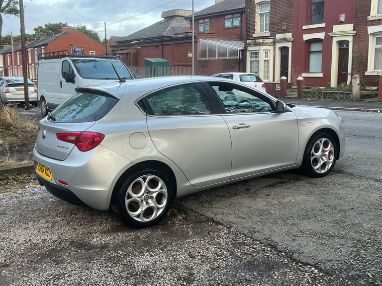 2016 Alfa Romeo Giulietta 1.6 JTDM-2 Super Euro 6 (s/s) 5dr HATCHBACK Diesel Manual
