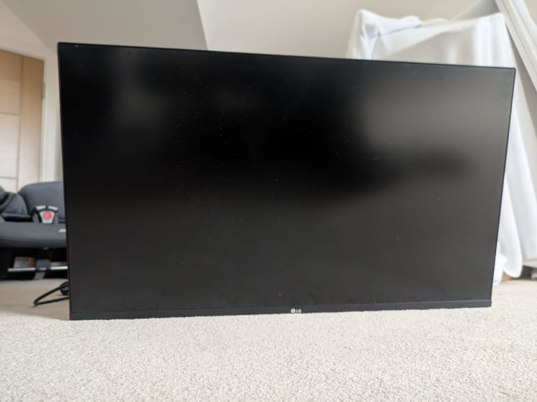 LG 32UN880-B UltraFine Ergo 32" 4K Monitor 