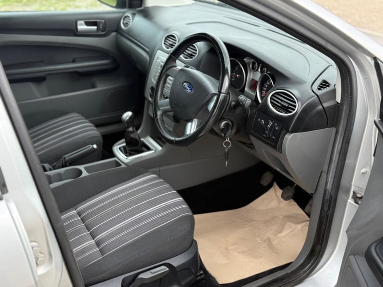 2009 Ford Focus 1.6 Style 5dr HATCHBACK Petrol Manual