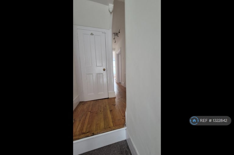 2 bedroom flat in Castleton Rd, Walthamstow, E17 (2 bed) (#1322842)