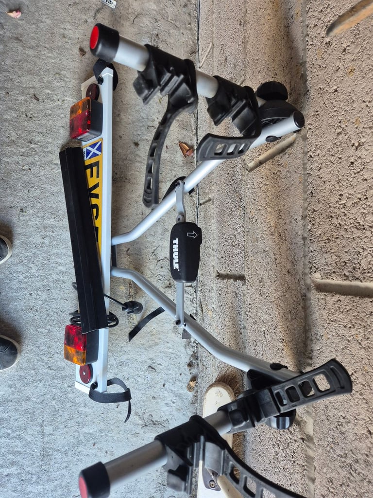 Thule towbar cycle carrier and lighting board