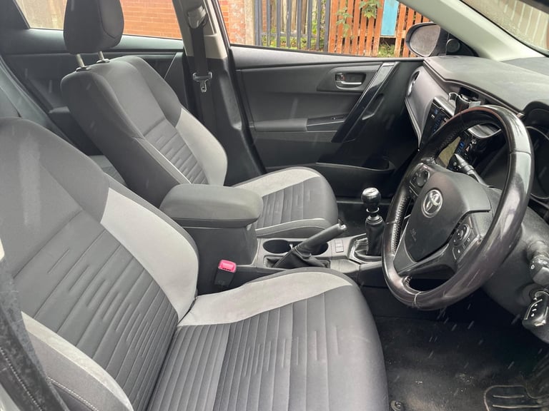 Toyota auris 2015 estate 1.2 petrol Euro 6 ulez compliant