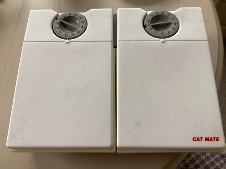 Cat feeder and bowl