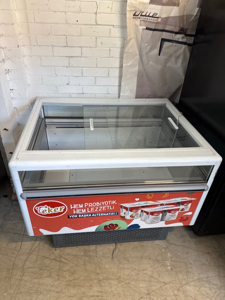 Commercial fridge freezer cafe shop restaurant takeaway chiller freezer fridge Williams foster 