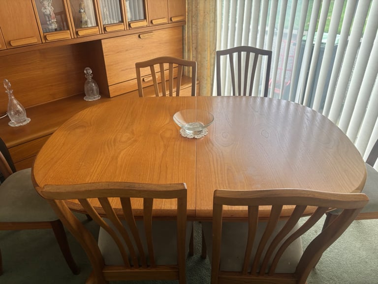 Dining table, chairs and cabinet 