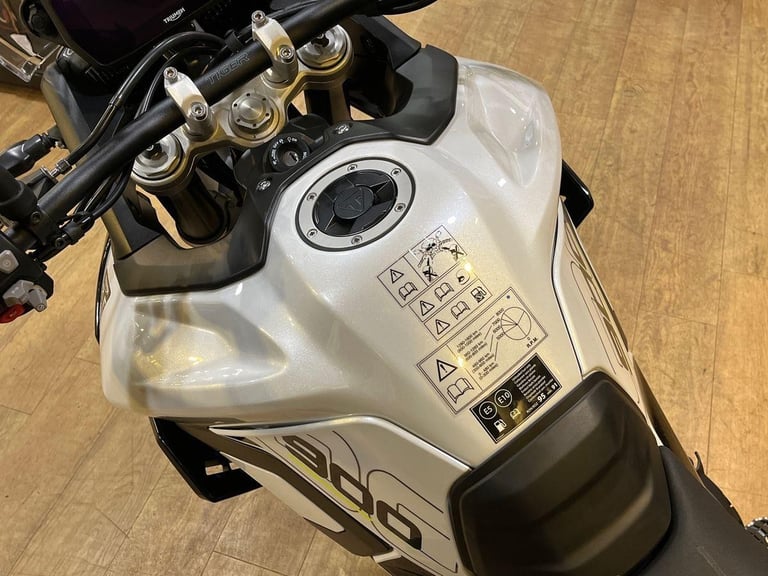 2025 Triumph Tiger 900 GT PRO STANDARD TWIN COLOUR Petrol black 6 Speed