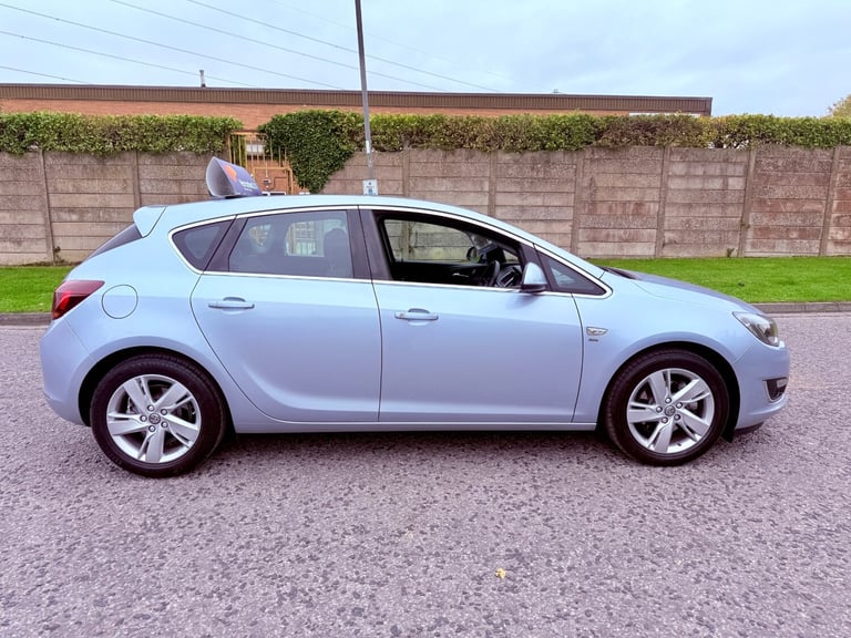 2015 15 VAUXHALL ASTRA 2.0 CDTI SRI ECOFLEX 6 SPEED MANUAL £35 TAX AMAZING CAR