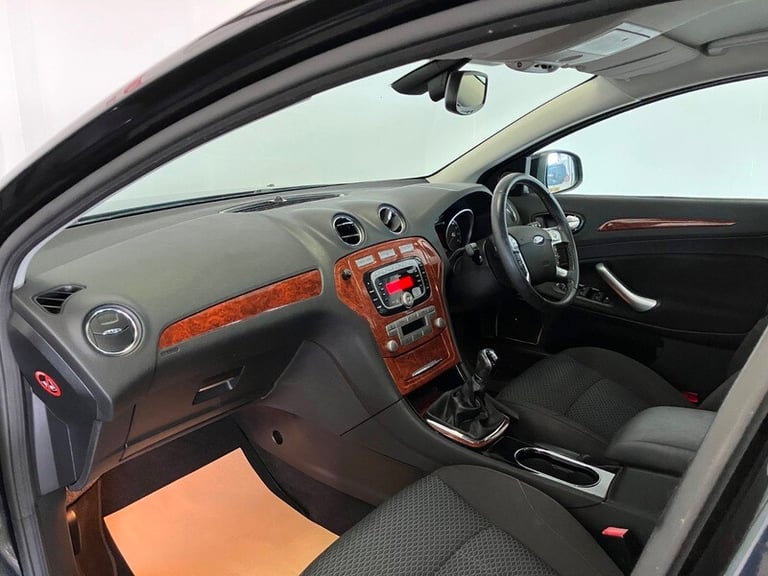 2007 Ford Mondeo 2.0 Ghia 5dr HATCHBACK PETROL Manual