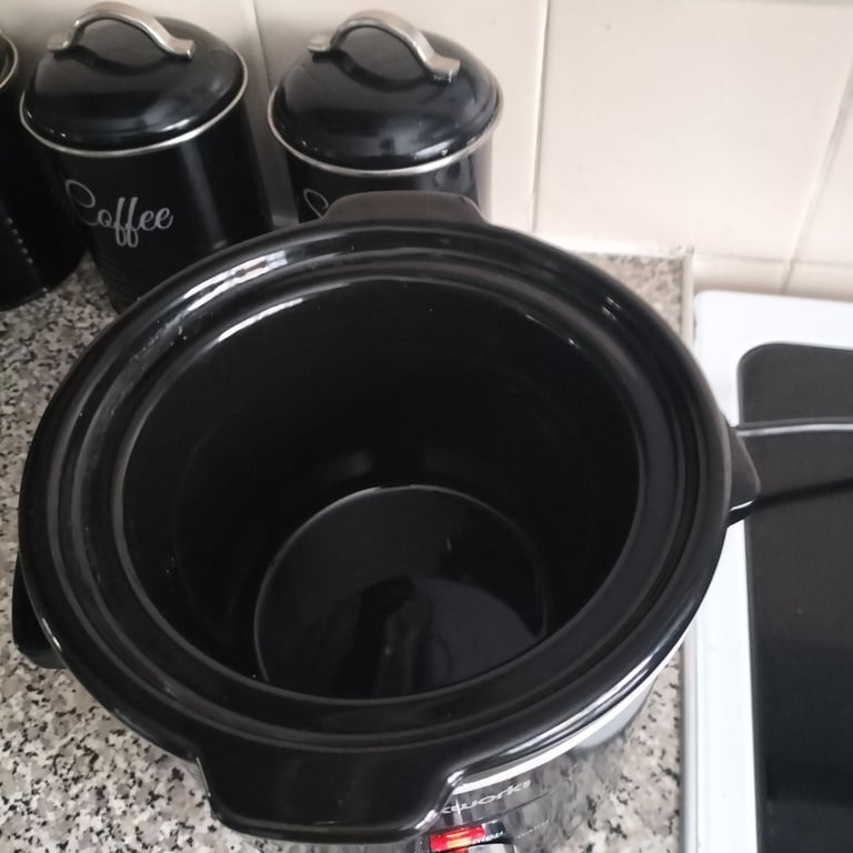 Slow cooker 