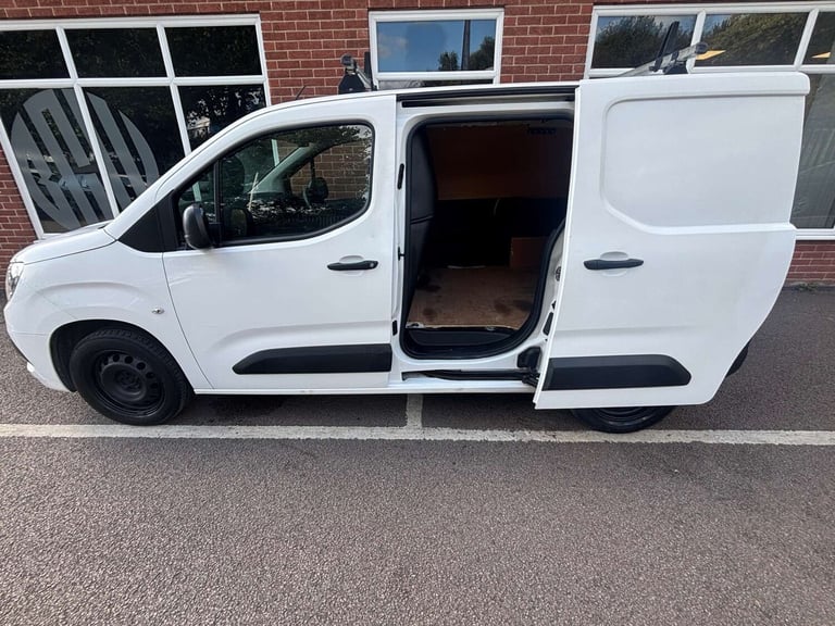 2021 Vauxhall Combo 1.5 Combo 2000 Sportive S/S Panel Van Diesel Manual