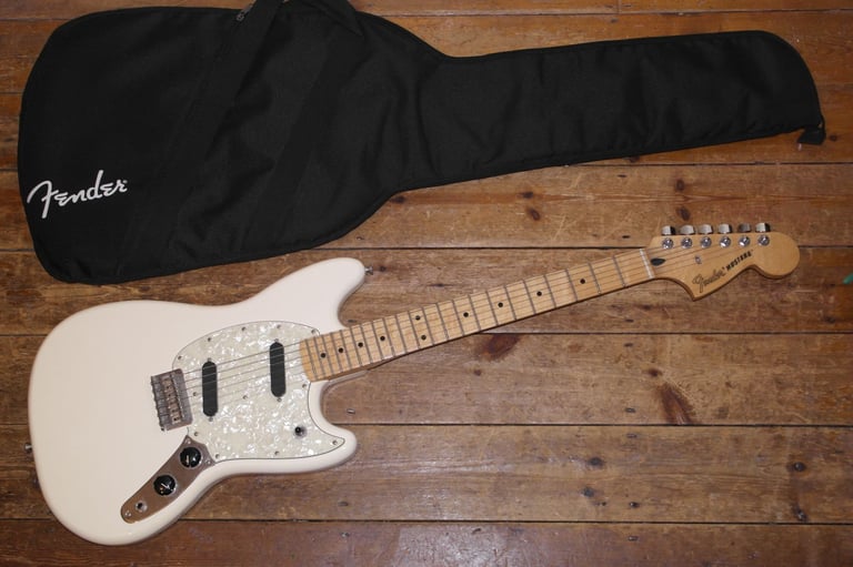 2017 Fender Mustang Player guitar