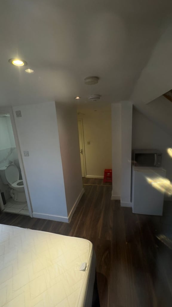 £950pm Ensuite room in Edmonton N98NR, 1 person only, DSS accepted 