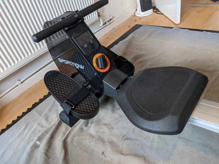 Magnetic rowing machine 