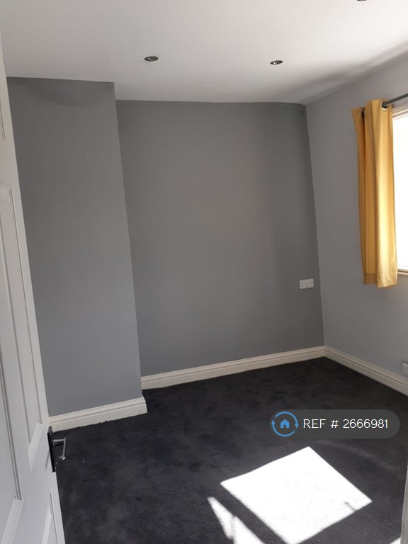2 bedroom house in Worthing Head Road, Bradford, BD12 (2 bed) (#2666981)
