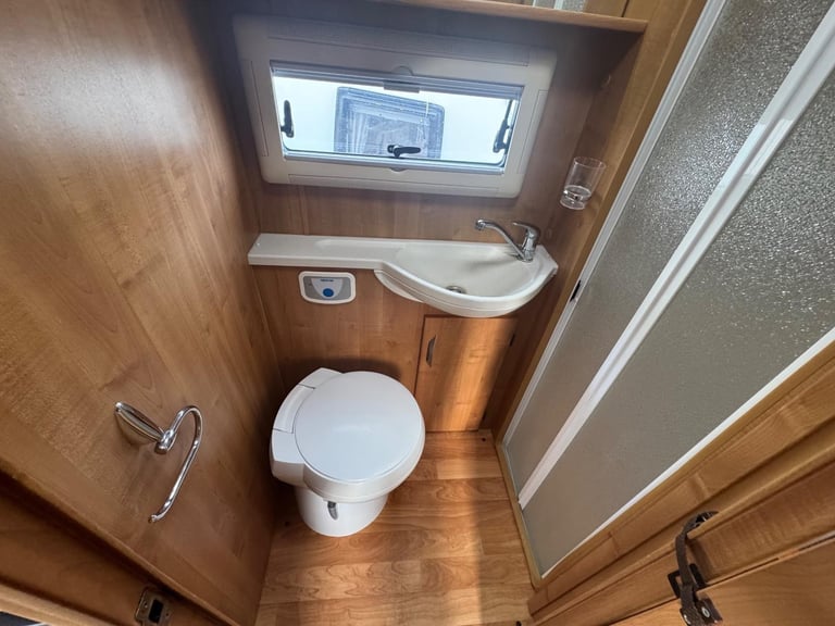 Auto-Trail Tracker SE  /  4  BERTH  -FIAT DUCATO  - 35  MWB 130 MULTI... 2009/59