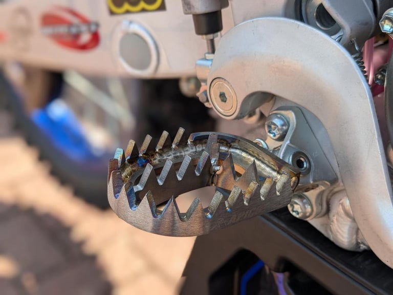 YAMAHA YZ 125 2025 - CRESCENT 3FLO TEAM REPLICA - BRAND NEW - SAVE OVER 700!
