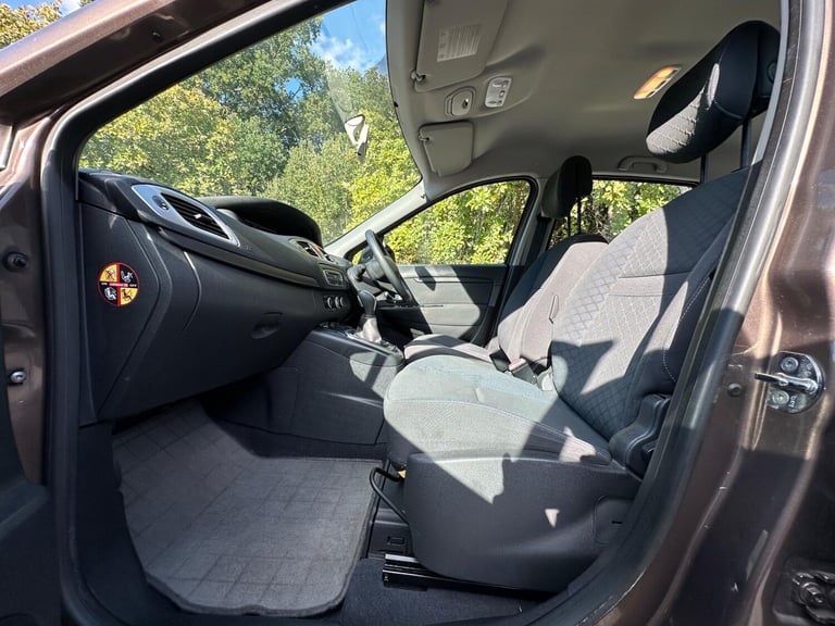 2009 Renault Scenic 2.0 VVT Expression CVT Euro 5 5dr MPV Petrol Automatic