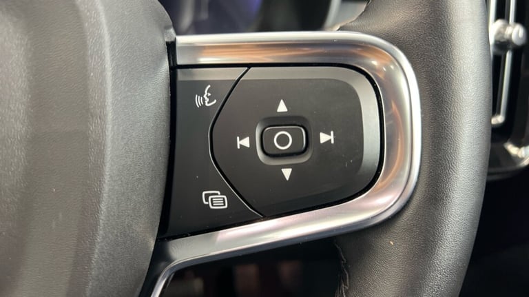 2022 Volvo XC40 Core, B3 mild hybrid, Petrol (Apple CarPlay, Power Tailgate, Google Nav) Estate P...