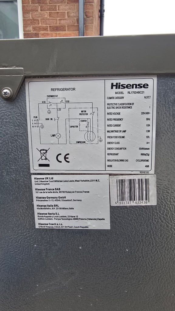 Hisense Metallic Silver Fridge - Good condition & Fully working - Can deliver locally from £7