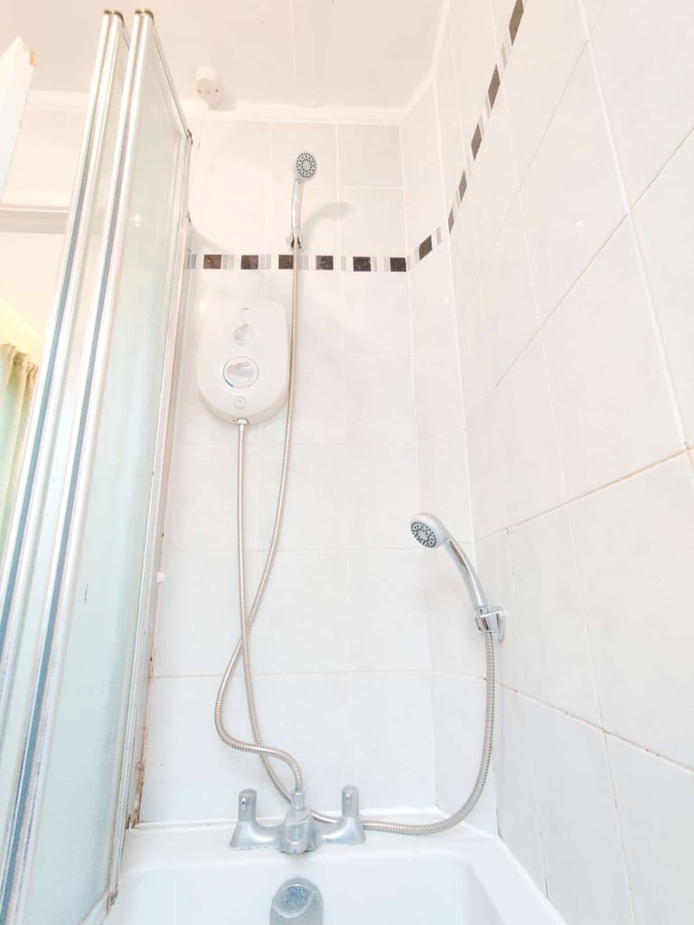 3 BED HOUSE TO LET IN MORDEN FEW MINS FROM TUBE £1890