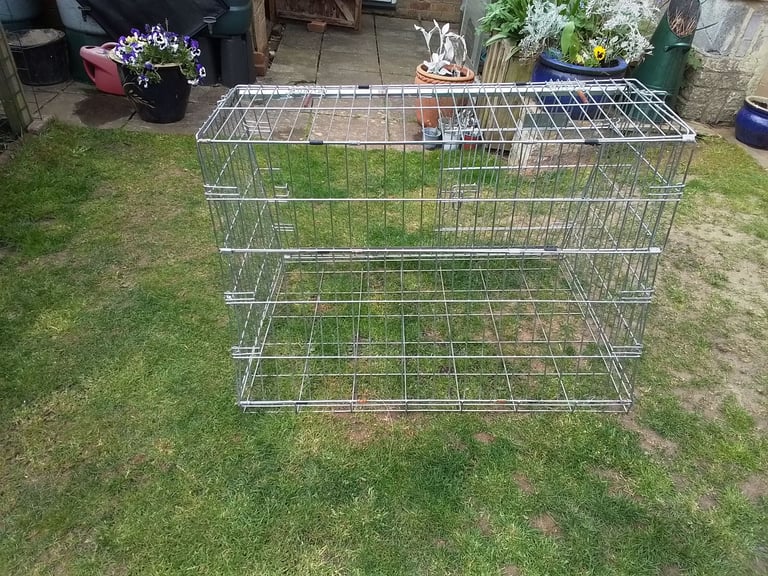 Dog cage for car