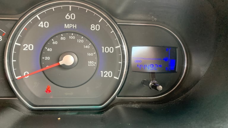 HYUNDAI i10 ACTIVE 5 DOOR HATCHBACK MANUAL ULEZ £20 ROAD TAX