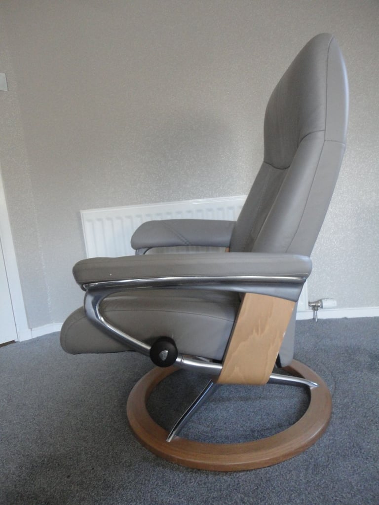 Ekornes stressless large grey leather consul signature recliner chair and footstool