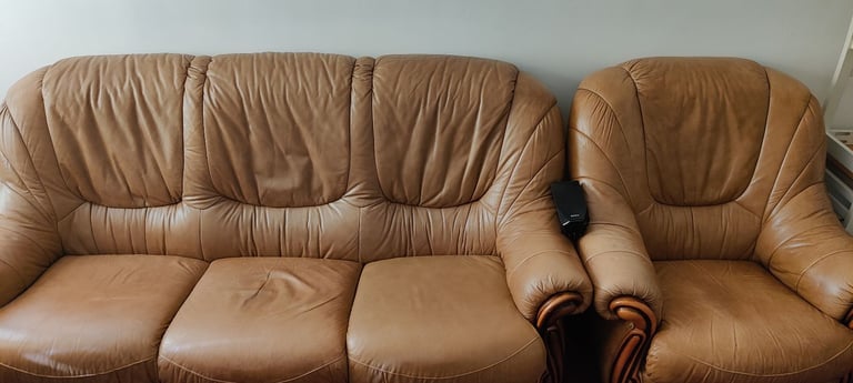 Leather sofa No damages Well Maintained 