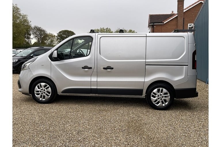 2018 Renault Trafic dCi ENERGY 27 Sport Nav Panel Van Diesel Manual