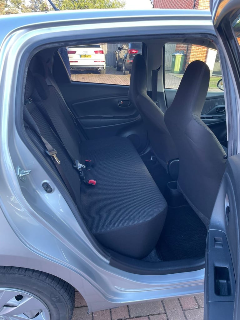 Toyota Yaris/Vitz 1.0 Petrol Automatic 25,000 Mileage, 5 Door hatch 