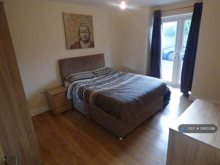 3 bedroom flat in Methuen Road, Bournemouth, BH8 (3 bed) (#2665598)