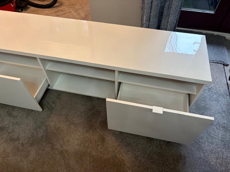 White gloss tv unit