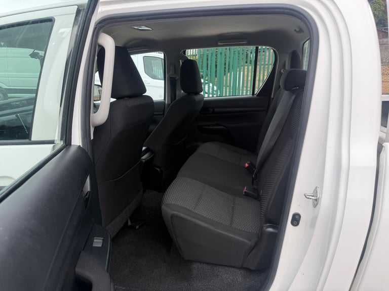 2019 Toyota Hi-lux 2.4 D-4D Active Pickup Double Cab 4dr Diesel Manual 4WD Euro