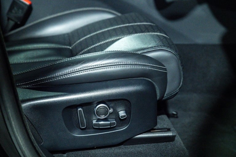 2019 Land Rover Range Rover Velar 3.0 D300 R-Dynamic HSE SUV 5dr Diesel Auto 4WD Euro 6 (s/s) (30...