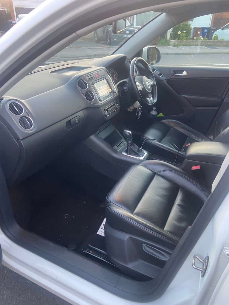 Volkswagen, TIGUAN, Estate, 2010, Semi-Auto, 1968 (cc), 5 doors