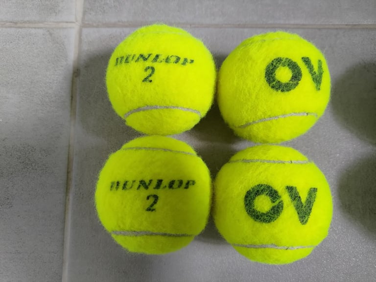 8x Yonex Tour and Dunlop OV Tennis Balls